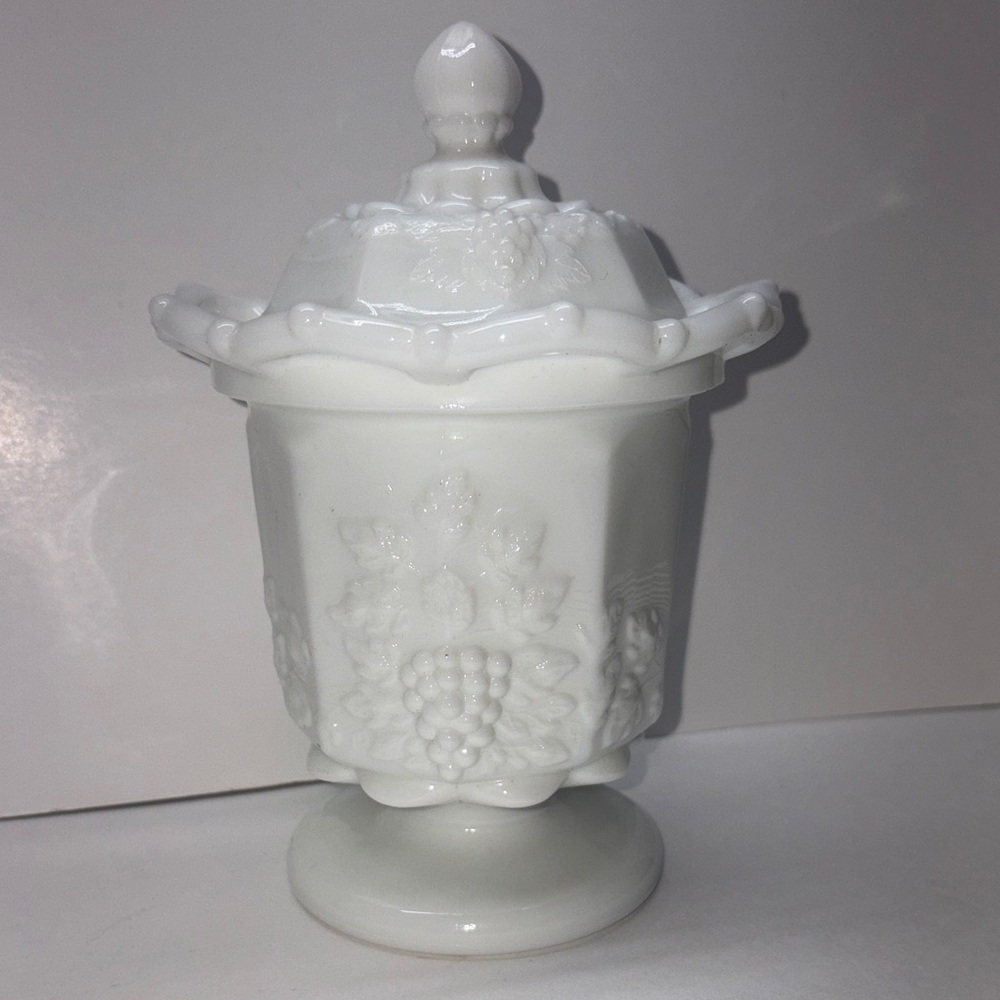 Vintage Westmoreland Paneled
Grape Milk Glass Pedestal Lidded
Spooner/Sugar